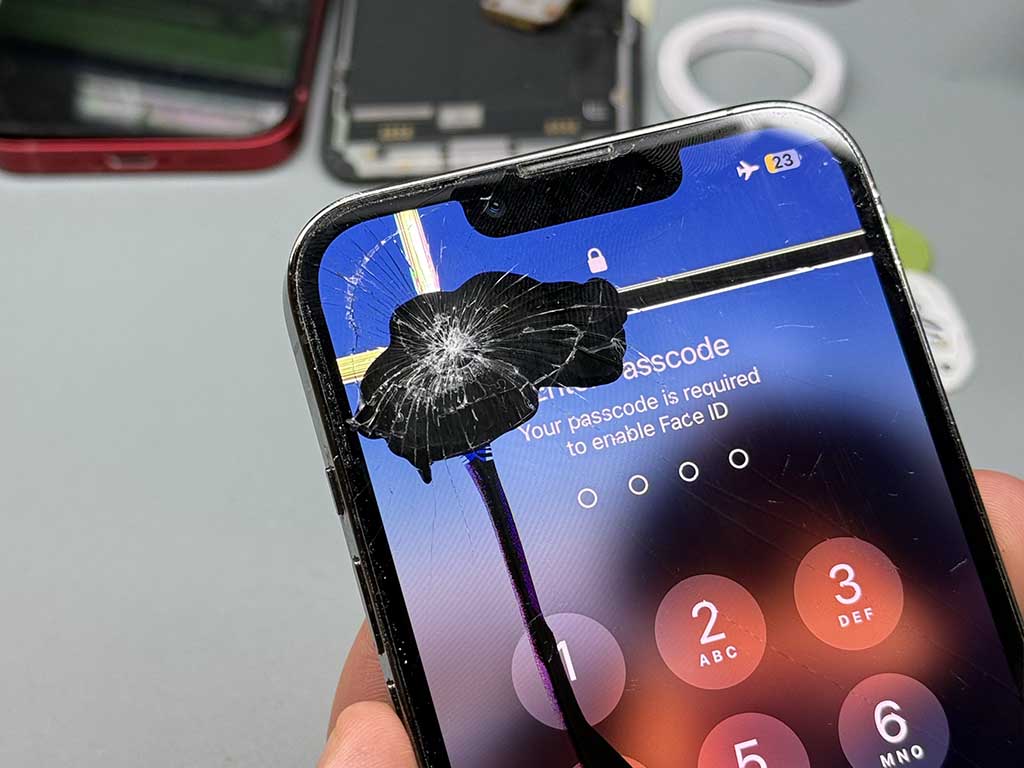 Výměna displeje iPhonu 13 Pro - 3